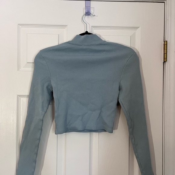 Zara Cropped Long Sleeve - Picture 2 of 4